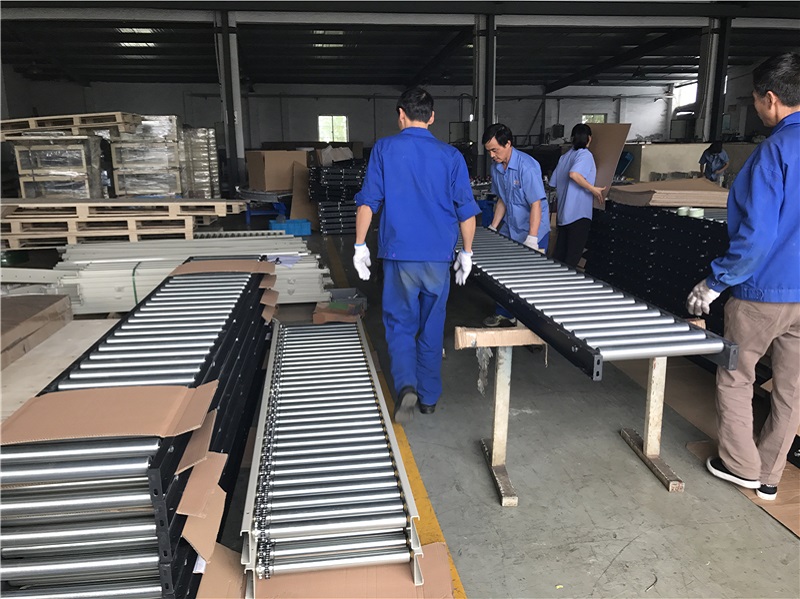 Some conveyors to be exported to Brazil next week, include chain roller conveyor, mesh conveyor, gravity roller conveyor.